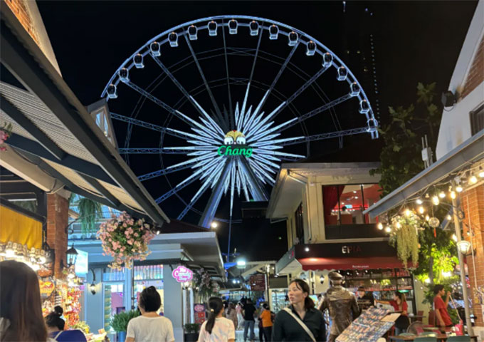 摩天轮夜市